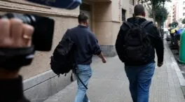 La UCO se lleva cuatro mochilas de la sede de Acciona en Bilbao tras el registro