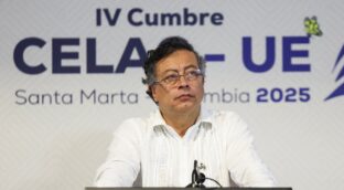 Petro acusa a un senador de EEUU de «fraguar» un plan para encarcelarlo
