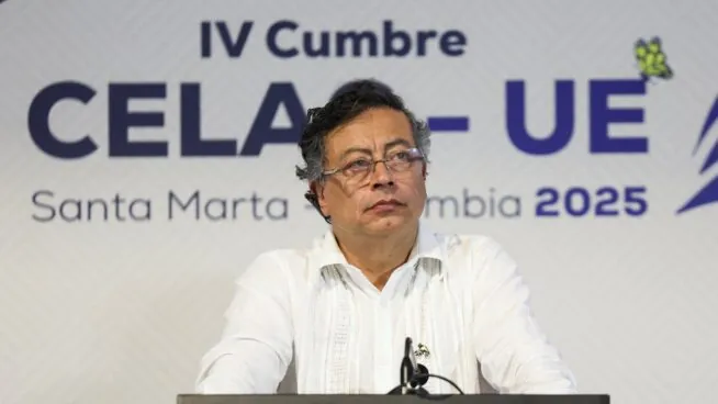 Petro acusa a un senador de EEUU de «fraguar» un plan para encarcelarlo