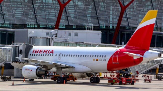Iberia y los sindicatos sellan el acuerdo sobre el ERE para la salida de 996 personas