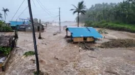 Un huracán en Filipinas obliga a evacuar más de un millón de personas y ya deja dos muertos