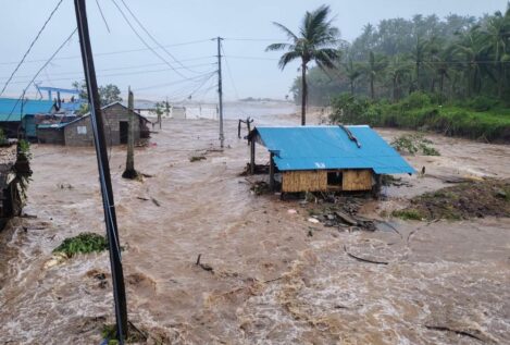 Un huracán en Filipinas obliga a evacuar más de un millón de personas y ya deja dos muertos