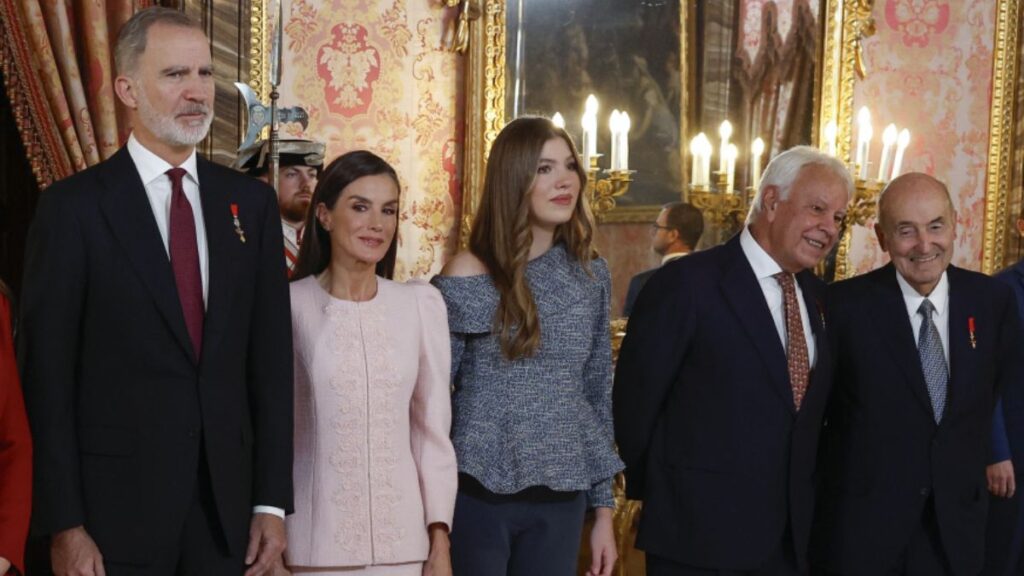 infanta Sofía look Toisón de oro