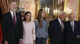 La infanta Sofía perfecciona el 'office look' en el Toisón: el top asimétrico que más favorece