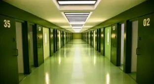 Prisiones paga por el mantenimiento en Ceuta a un ingeniero mientras da clases en un instituto