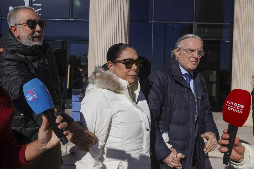 Isabel Pantoja saliendo de los juzgados. Gtres