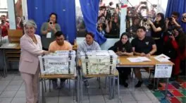 La izquierdista Jara y el derechista Kast irán a la segunda vuelta de las presidenciales en Chile
