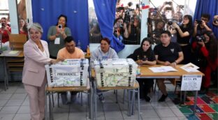 La izquierdista Jara y el derechista Kast irán a la segunda vuelta de las presidenciales en Chile