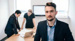 Los jóvenes pierden interés por el liderazgo: el 70% de la generación Z no quiere ser jefe