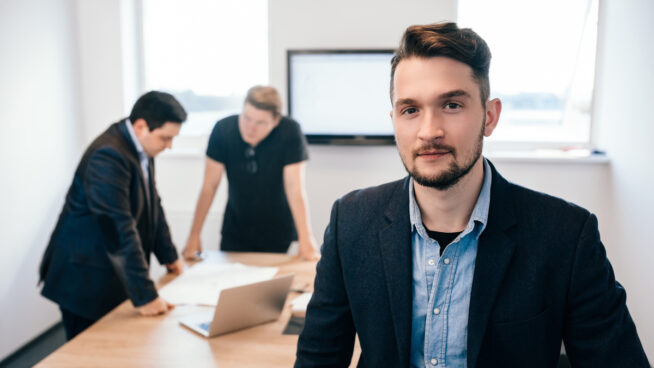 Los jóvenes pierden interés por el liderazgo: el 70% de la generación Z no quiere ser jefe