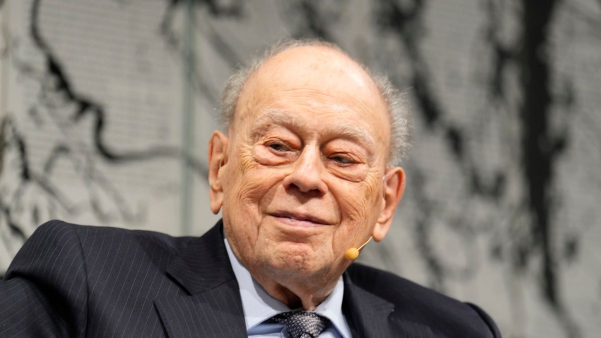 Jordi Pujol abandona la clínica tras permanecer cinco días ingresado por una neumonía