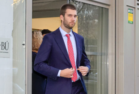 Juan Urdangarin estrena novia en Londres con un apasionado beso: así es Sofía, de origen indio