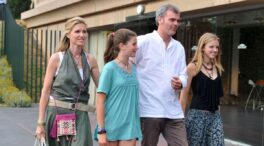 Las cuatro hijas discretas de Judith Mascó: María sigue a Rosalía y Clara estudia en Canadá