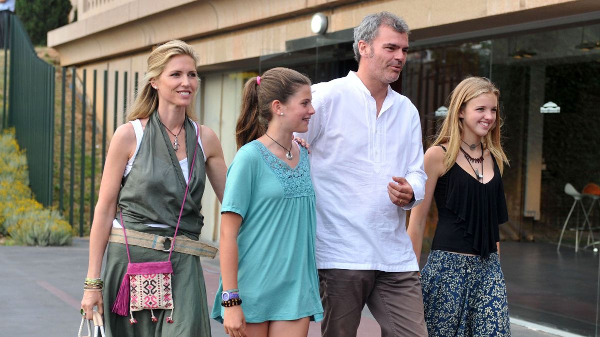 Las cuatro hijas discretas de Judith Mascó: María sigue a Rosalía y Clara estudia en Canadá