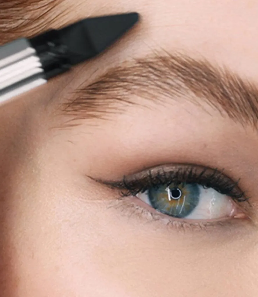 Cejas con efecto laminado. (Fuente: Maybelline)