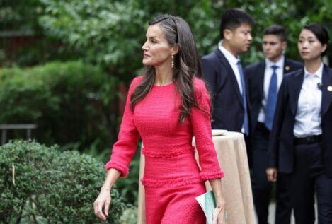 La reina asiste en China a un acto homenaje a Machado en el 150 aniversario de su nacimiento