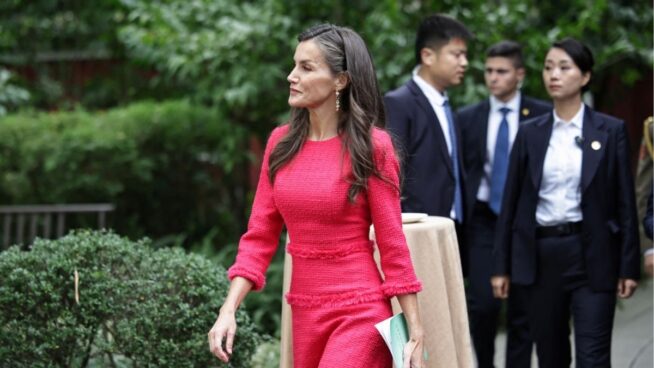 La reina asiste en China a un acto homenaje a Machado en el 150 aniversario de su nacimiento