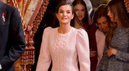 La reina Letizia rescata su estupendo traje rosa bebé de 'tweed' en la gala del Toisón de Oro