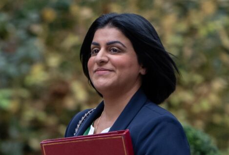 Reino Unido endurece los requisitos de residencia permanente para extranjeros