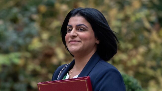 Reino Unido endurece los requisitos de residencia permanente para extranjeros