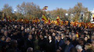 Miles de personas protestan en Madrid contra los «corruptos» y reclaman elecciones
