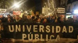 Cientos de personas marchan contra la «asfixia» de las universidades madrileñas