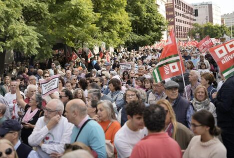 Miles de personas salen a la calle en Andalucía en defensa de la sanidad pública