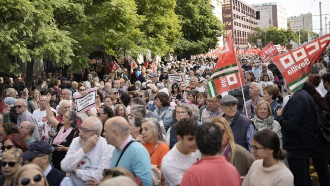 Miles de personas salen a la calle en Andalucía en defensa de la sanidad pública