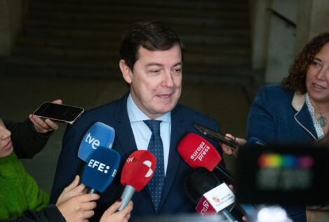 Mañueco urge a Vox a romper la «pinza» con el PSOE y respaldar los Presupuestos de Castilla y León