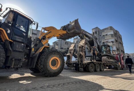 Las milicias de Hamás entregan tres cadáveres de rehenes israelíes