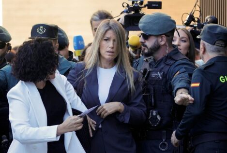 La periodista Maribel Vilaplana llega al juzgado para testificar sobre su comida con Mazón