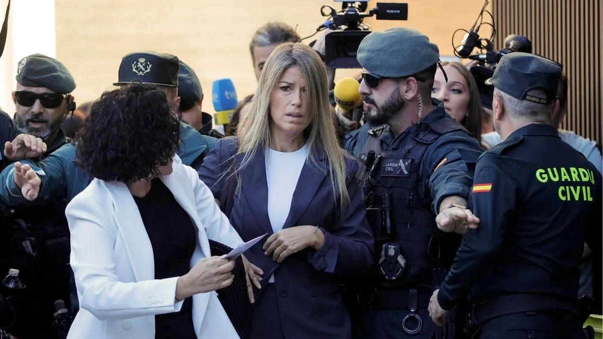 La periodista Maribel Vilaplana llega al juzgado para testificar sobre su comida con Mazón