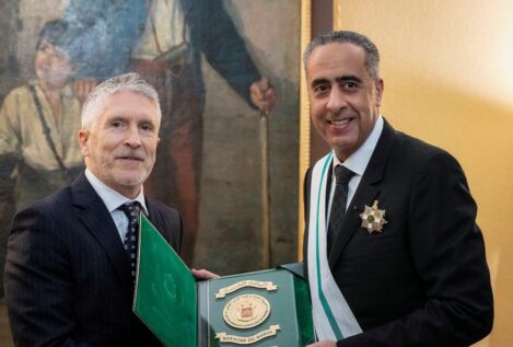 Marlaska da la Gran Cruz de la Guardia Civil al director de Seguridad Nacional de Marruecos