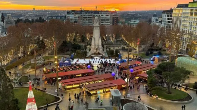 Abre La Navideña, el mercadillo con vino caliente más esperado de Plaza España