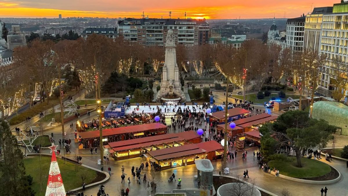 Abre La Navideña, el mercadillo con vino caliente más esperado de Plaza España
