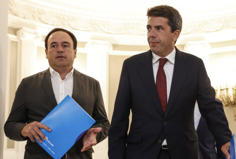 El PP intenta cerrar con Vox un acuerdo exprés tras la citación de Pérez Llorca por la dana