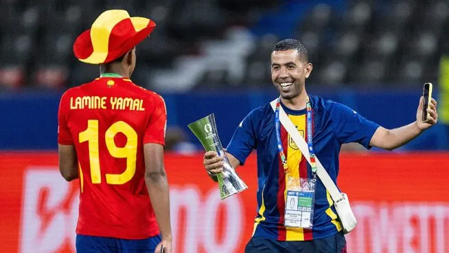 El padre de Lamine Yamal, Mounir Nasraoui, se casa con su novia de 23 años (16 menos que él)