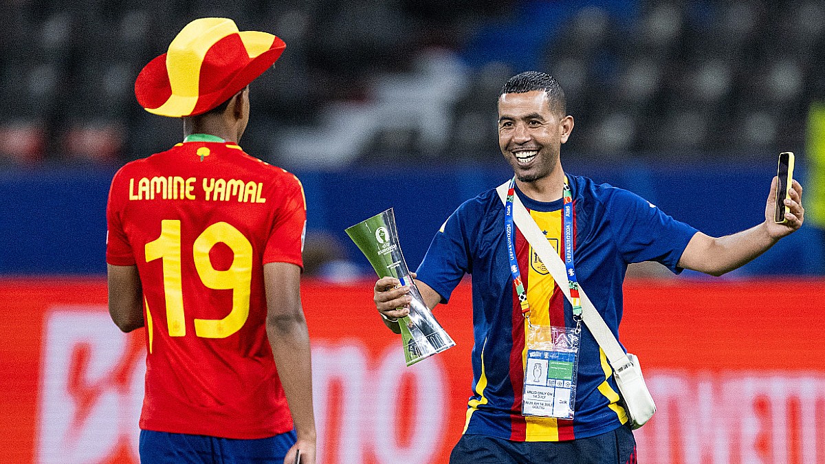 El padre de Lamine Yamal, Mounir Nasraoui, se casa con su novia de 23 años (16 menos que él)