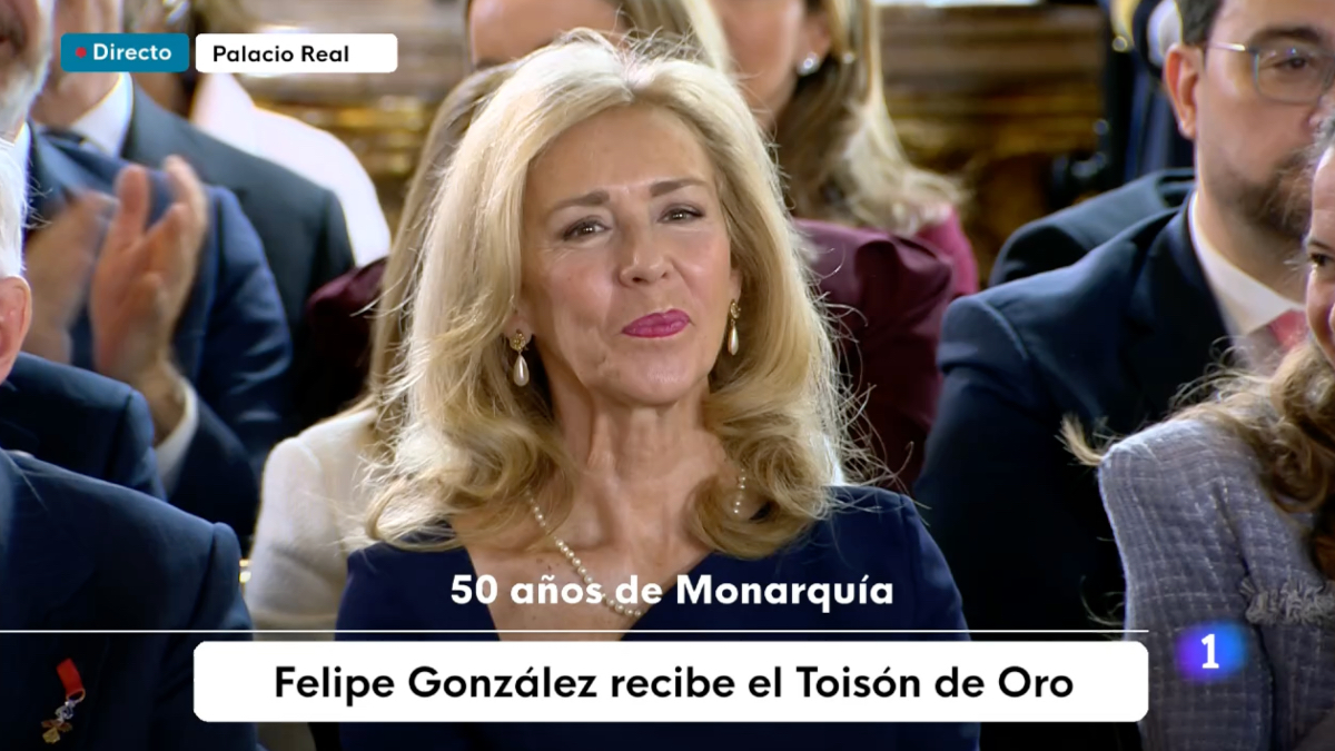 Ni la reina Sofía ni Letizia: Mar, la mujer de Felipe González y su gran lección de estilo en el Toisón