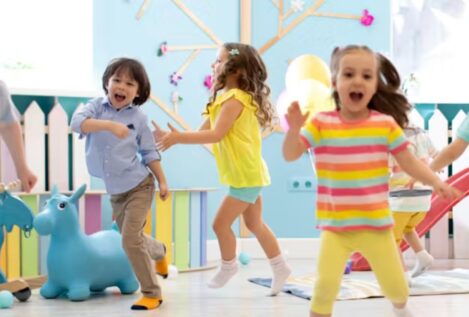 Antes de los seis años aprendemos mejor sin pupitres