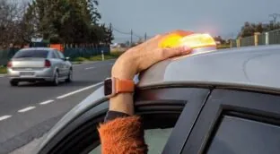 Nuevas balizas V16 para 2026: ¿las oficiales son igual de válidas que las de Lidl?