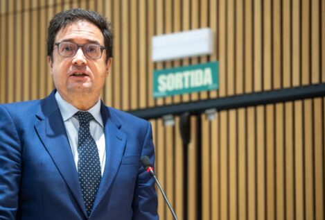 Óscar López carga contra la «opacidad absoluta» de los viajes de Ayuso