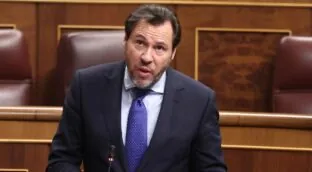 Malestar ferroviario con Puente por tapar su gestión en Renfe y ADIF con anuncios estrella