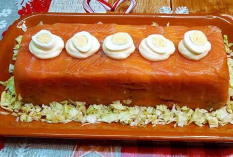 Pastel de salmón ahumado, espinacas y puerro: una cena ideal prepararla el día de antes