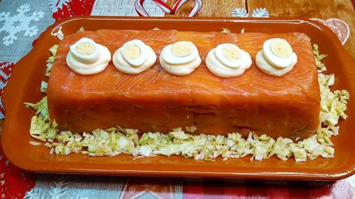 Pastel de salmón ahumado, espinacas y puerro: una cena ideal prepararla el día de antes