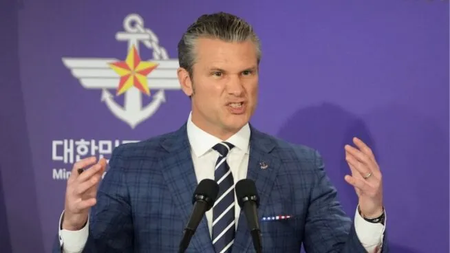 EEUU bombardea de nuevo una embarcación, dejando dos fallecidos y un superviviente