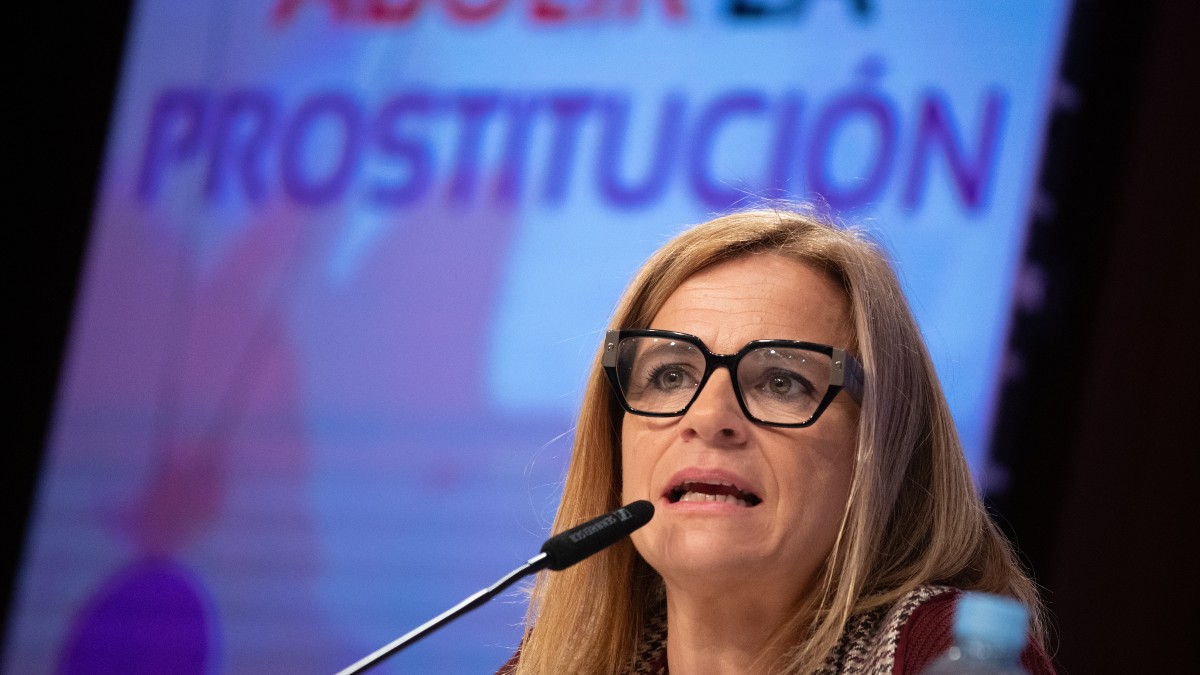 El PSOE defiende legislar «la prostitución digital» y el PP acusa a las plataformas de «trata»