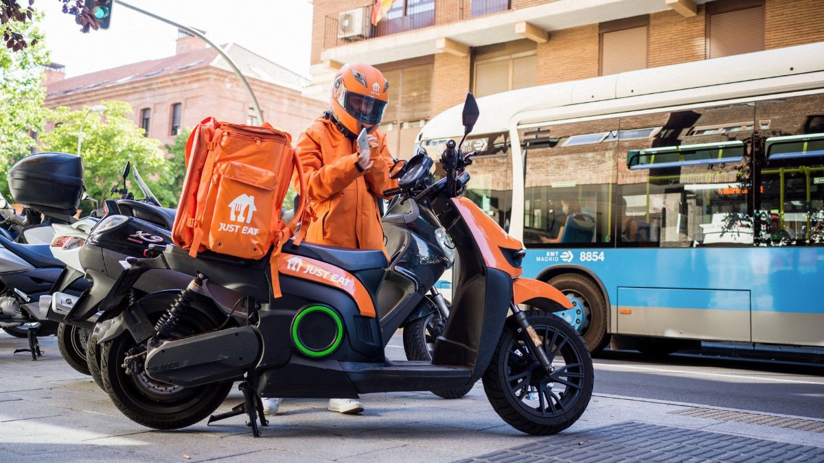 La mayoría de las plataformas digitales no paga un sueldo suficiente a sus trabajadores