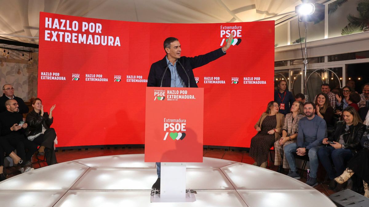 El PP denuncia a Sánchez ante la Junta Electoral por pedir el voto en el acto de Mérida
