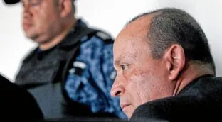 Condenan al hermano del expresidente Uribe por homicidio y vínculos con paramilitares